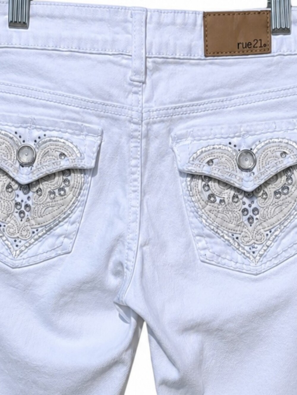 Rue21 White Embellished Capri Jeans Women's Size 9/10 Y2K